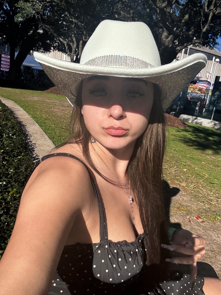 I Am Available Now for IncallsOutcallsCar Fun All Type Content Sell 24/7 - Photo 5 | Escort in WhatsApp::: 262 617 0 612