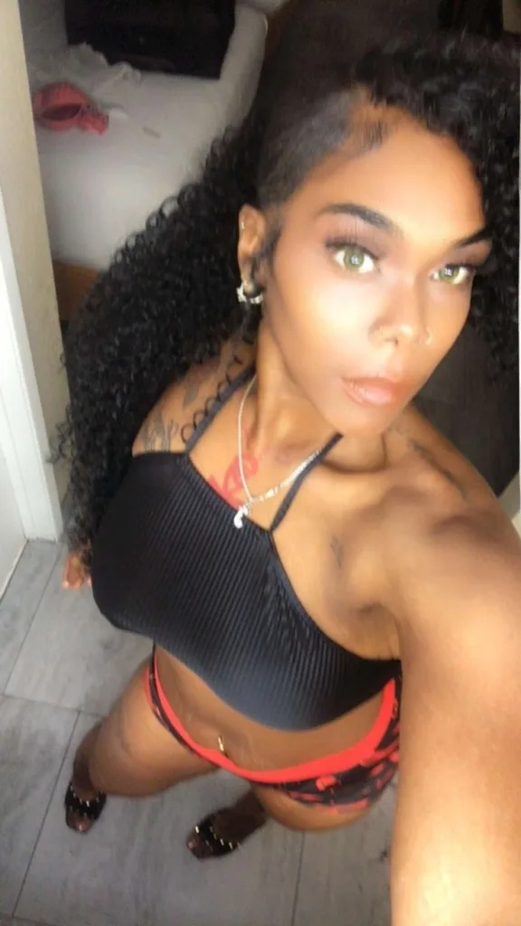 HONEY HERE FOR SHORT TIME LETS MEET ✨🌊🌊💦💦🍑🍑🔥🔥