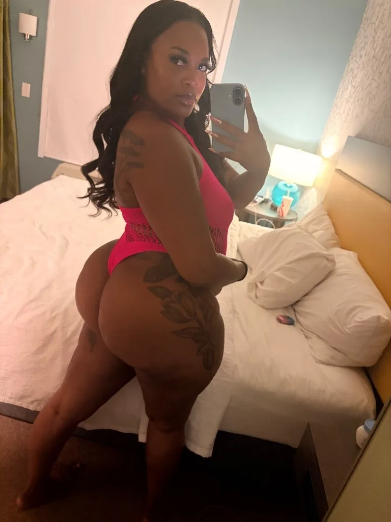 Jiggly &amp; Juicyyy 💦🍑