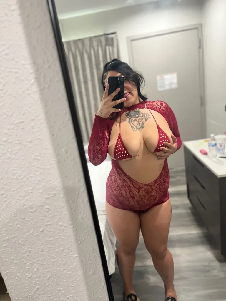 YOUNG WET LATINA MAMI 😏💦 LETS PLAY🤪👄OUTCALL ONLY