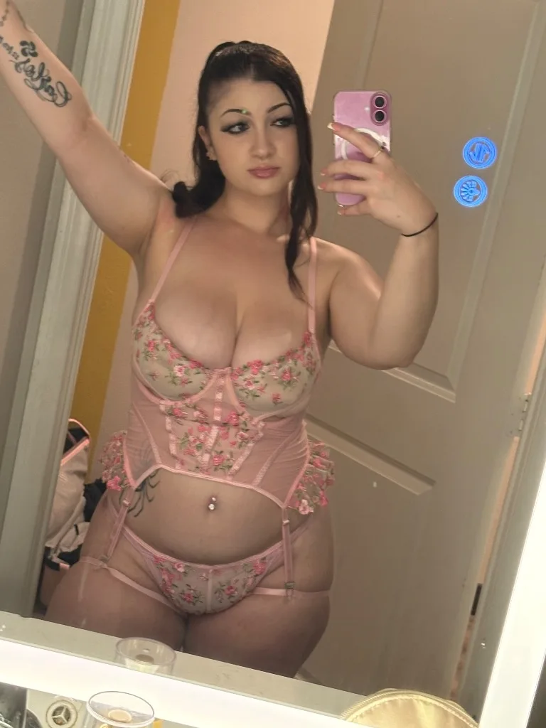 Tight Creamy Curvy Latina - Photo 7 | Escort in San Diego