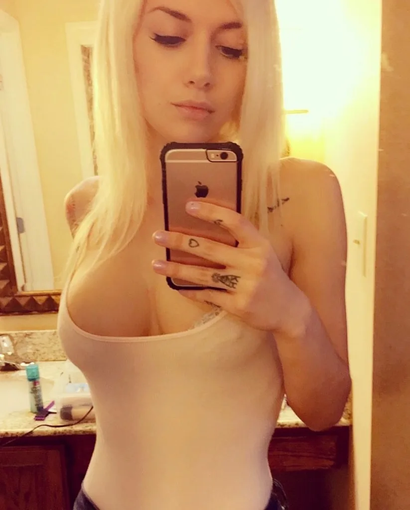 come see me, your fav blonde GF3 p0rnstar - Photo 5 | Escort in Van nuys
