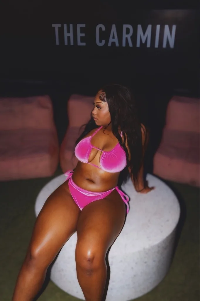 4'10 thick Ebony🫦😈