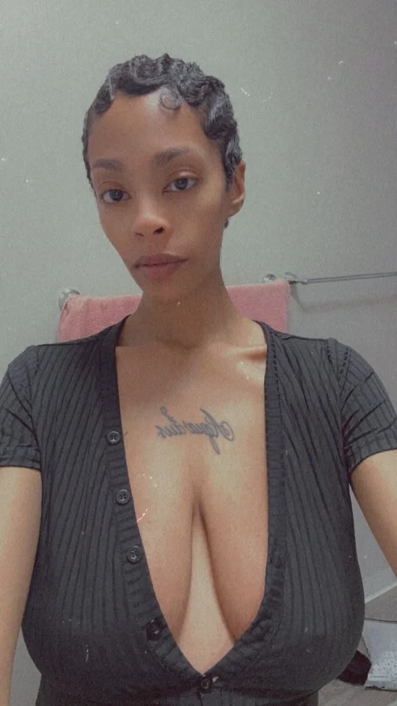 Curvy , Sexy , and Discreet 🤫. Always Ready For Some Fun - Photo 2 | Escort in Surrounding areas