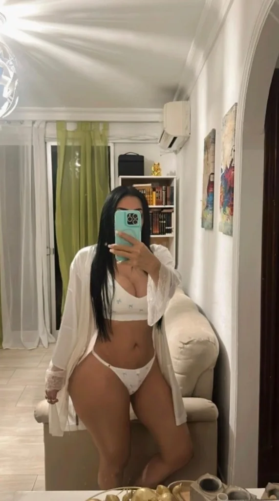 * Hello how are you I'm a cute daring girl interested in meeting you