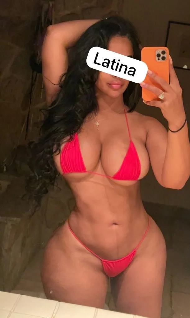 I’m hot Latina from DR 🇩🇴🔥