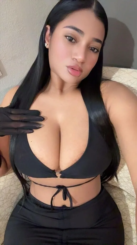 CHICA NUEVA POR TU CUIDAD VEN Y PENETRA MI RICA VAJINA APRETADITA PAPY 🍑💦🥰🥰🥰