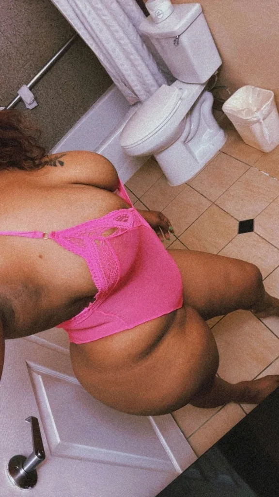 Cardate/Outcall - Photo 4 | Escort in Surrounding Cities