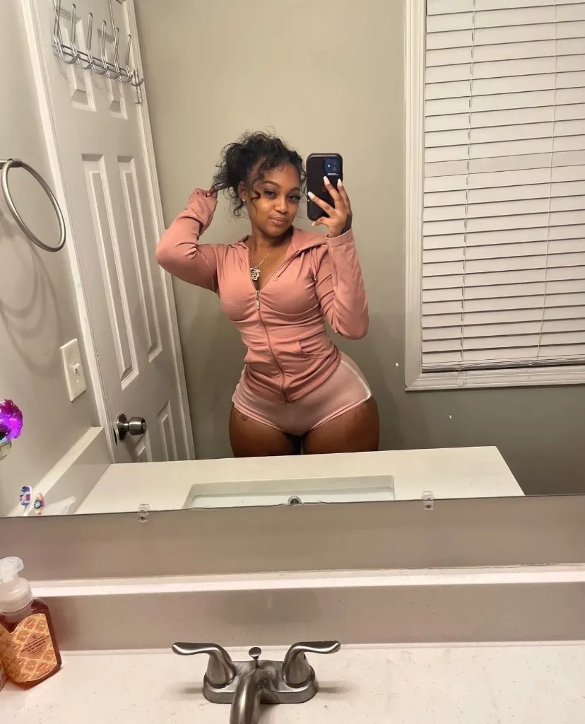 ThiCK Ebony - Photo 2 | Escort in Chandler blvd