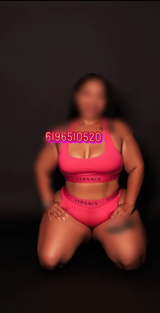 SEXY thick and BEAUTIFUL. all NATURAL 🎉🎉🎉