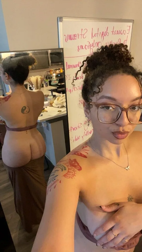 Available now❤ready to have fun Lets have a good time🍎