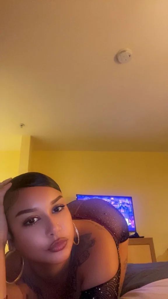💦AVAILABLE 💦 CUM PARTY WITH ME 🎥 TIGHT LATINA MAMI 😈