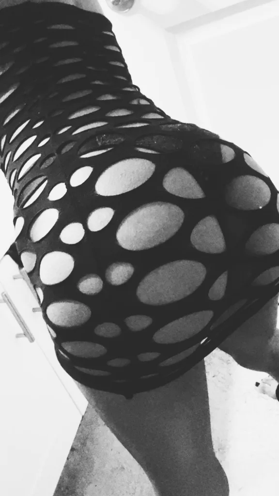 petite and funsized🤭 - Photo 3 | Escort in Stockton