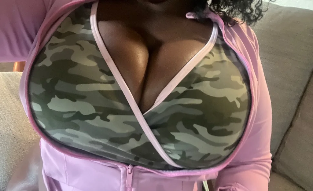An Invitation to Indulge with Simone 🧁 - Photo 4 | Escort in Hotel Circle