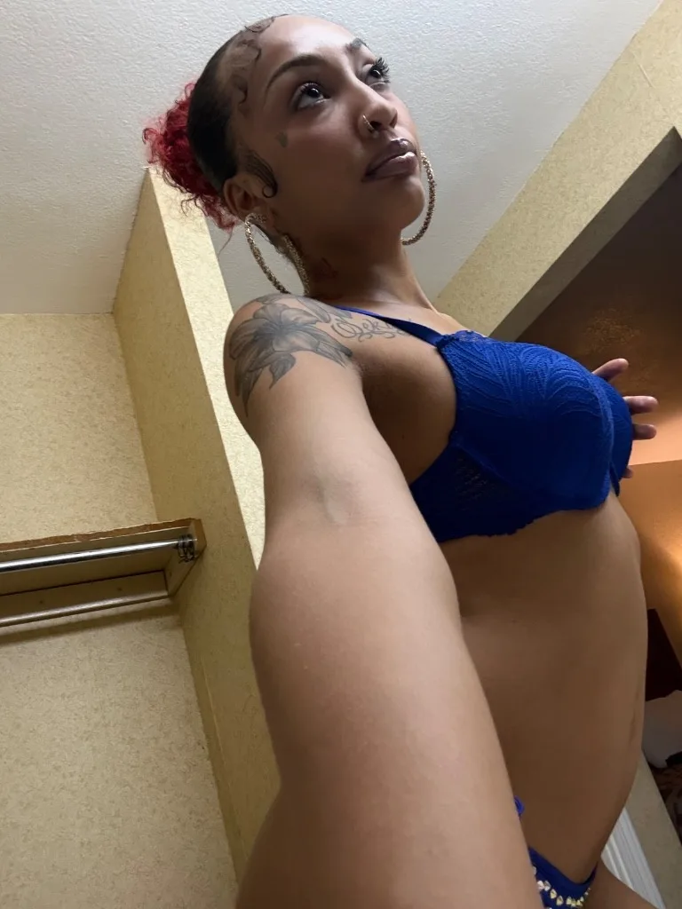 lightskin, slim, petite treat🫦 - Photo 5 | Escort in Figueroa