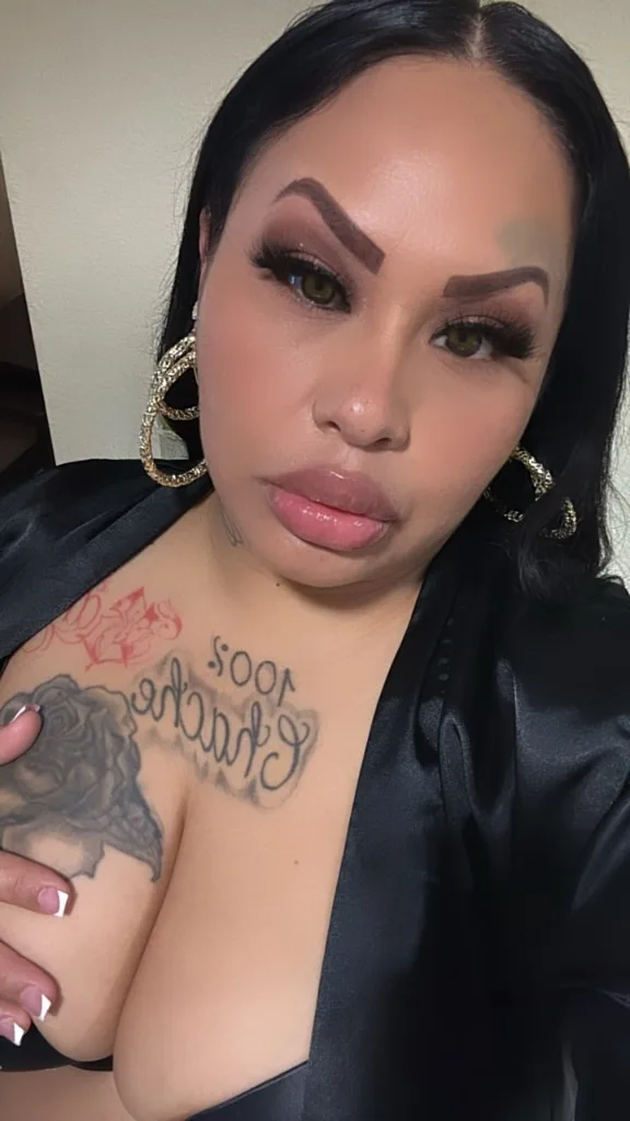 💋🥰BEAUTIFUL BUSTY LATiNA 💋 💦 THROAT GOAT 💦