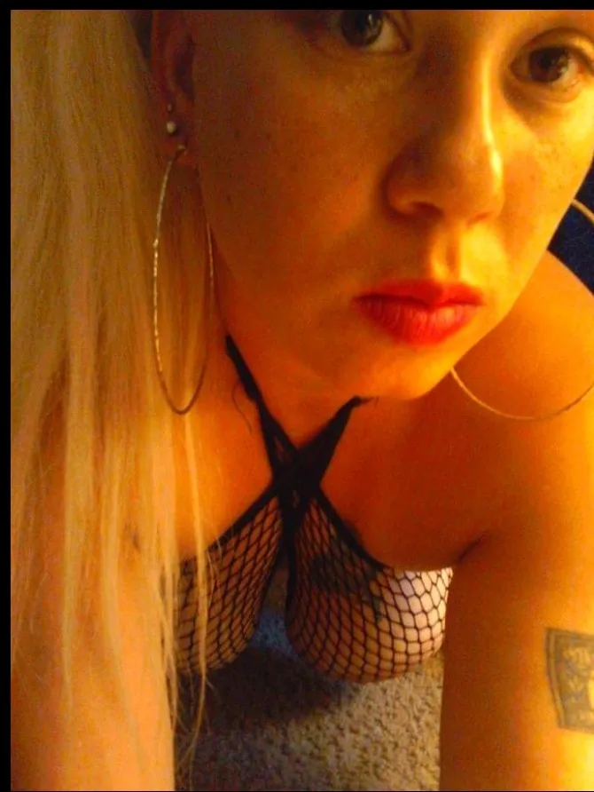 38DD's Curvy Treat Ashlee Rock GFE Pamper Service - Photo 3 | Escort in Sacramento