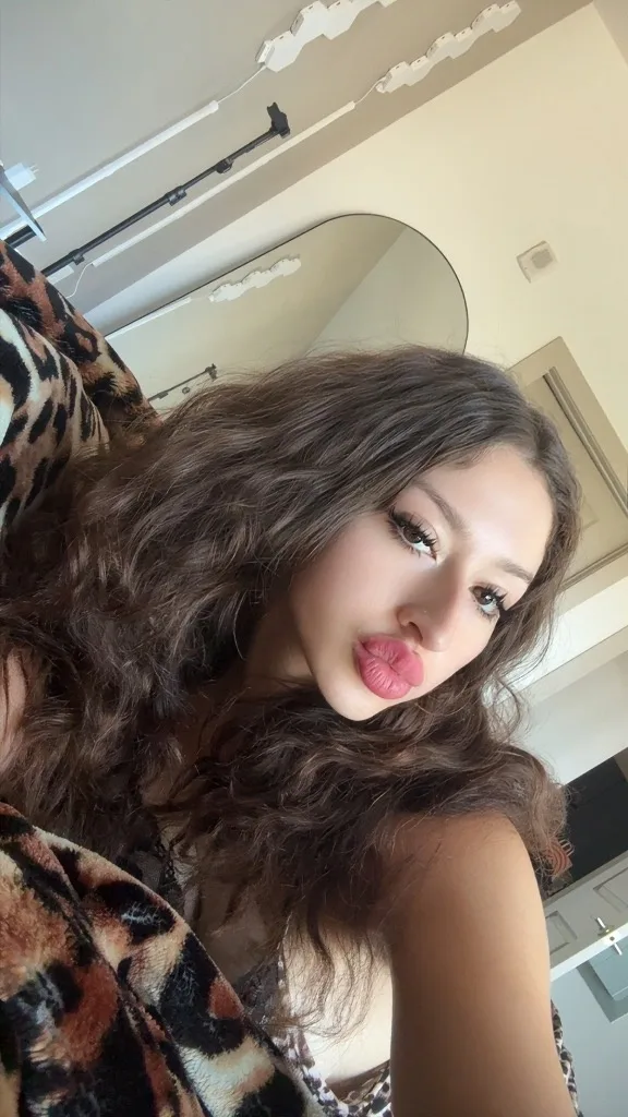 Hey Los Angeles! 🌴 AVAILABLE ❤
