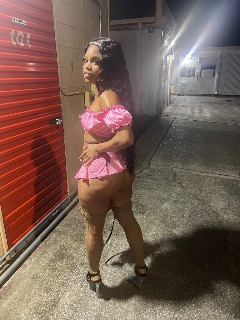 READ BEFORE MESSAGING ME !! MIXED BREED W/ A FAT OUTCALLS ONLY - Photo 4 | Escort in Phoenix