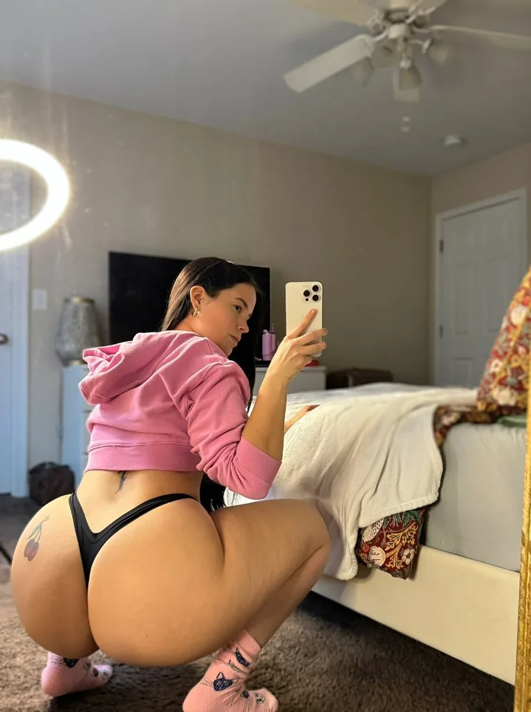 HOLA MI NOMBRE ES EMELI SOY NUEVA EN LA EN ESTA CIUDAD, Y ANDO BUECANDO DAR LO MEJOR - Photo 4 | Escort in Indio