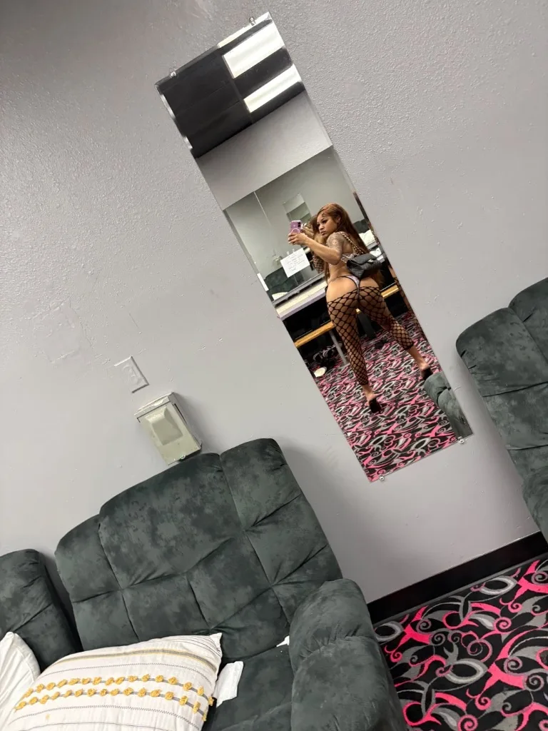 FACETIME SHOWSOUTCALLS with DEPOSIT - Photo 3 | Escort in Sacramento