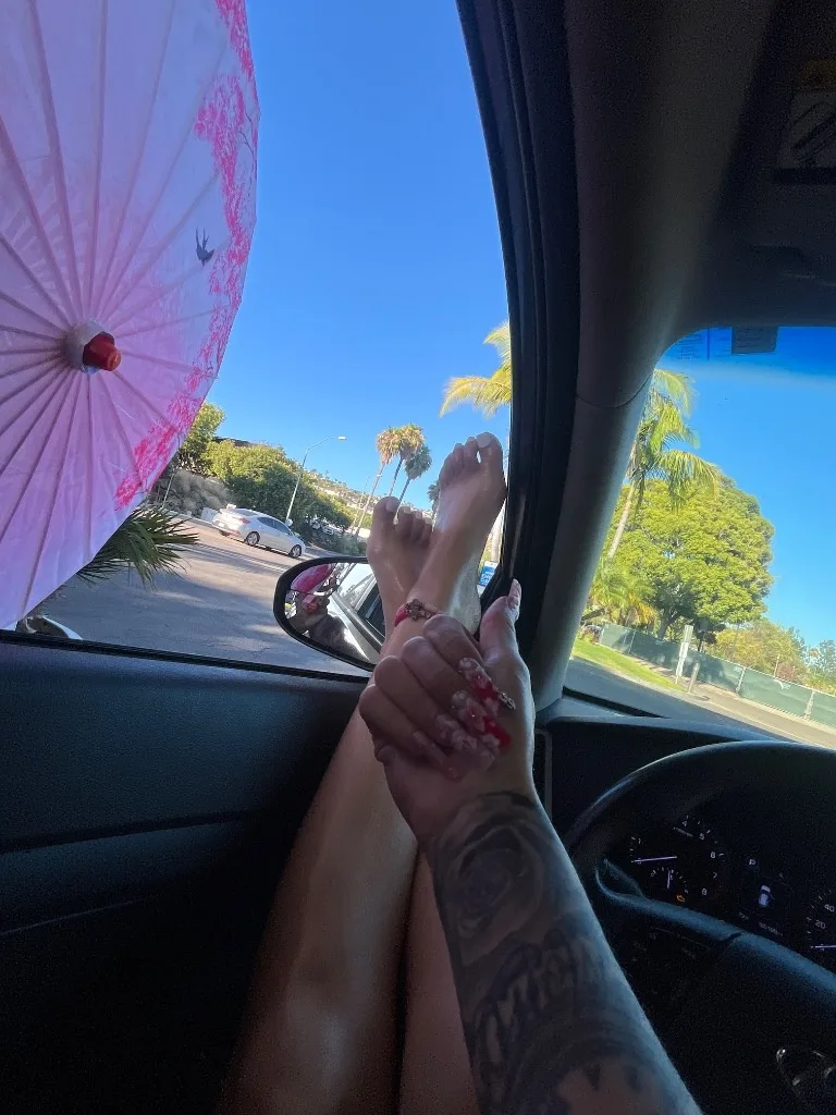 who doesnt like hennessy🥃 4'11 fun size• ask for my fansly•INCALL•OUTCALL•CAR DATES AVAILABLE - Photo 4 | Escort in LOS ANGELES INGLEWOOD AND SURROUNDING AREA