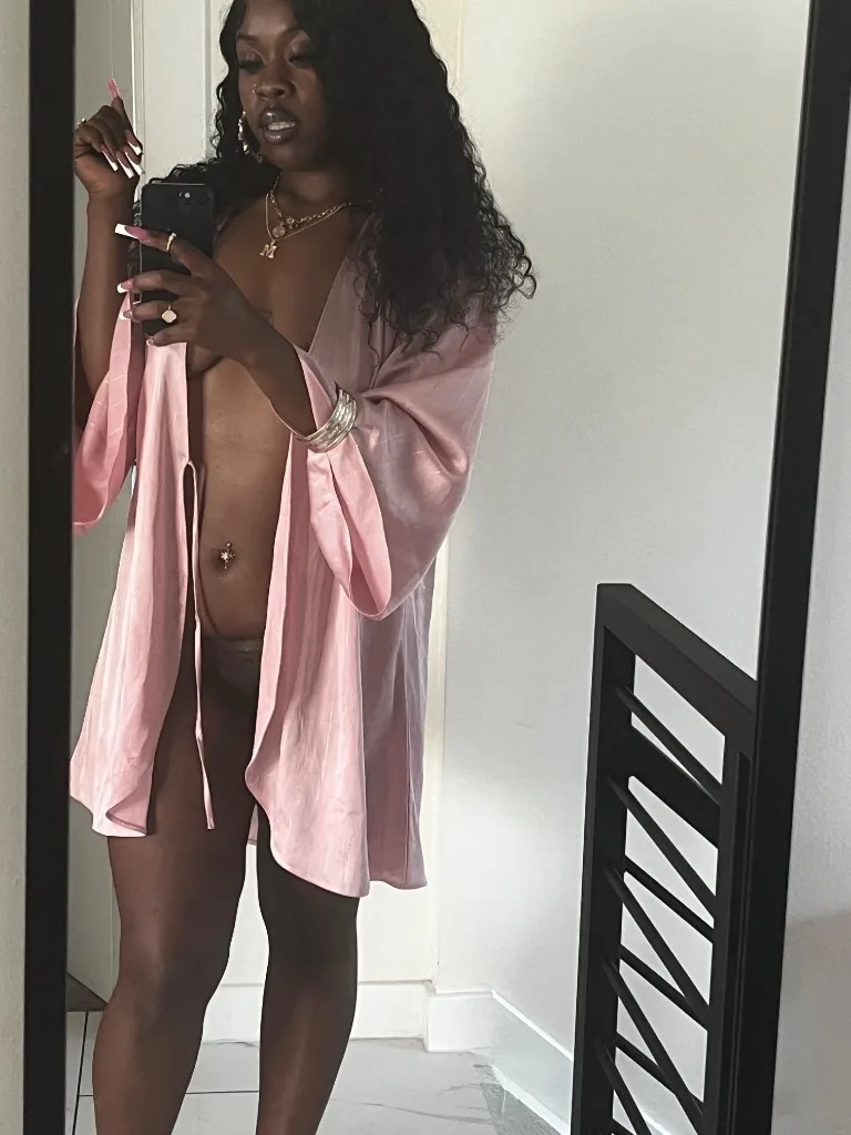 Sweet and Classy with a pinch 🤏 of Sexy 🤪 Ready to Meet Your Every Desire - Photo 5 | Escort in Phoenix ( All Surrounding Areas )
