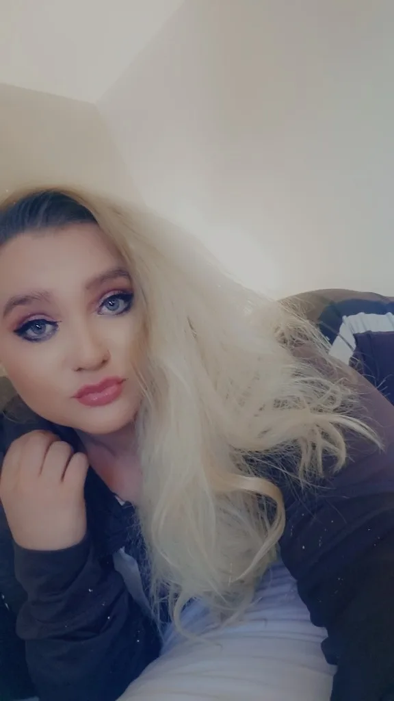 blue eyes and thick thighs - Photo 3 | Escort in North phx