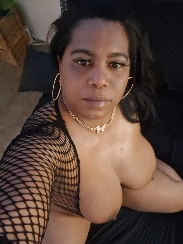 Reyna - Photo 2 | Escort in Phoenix