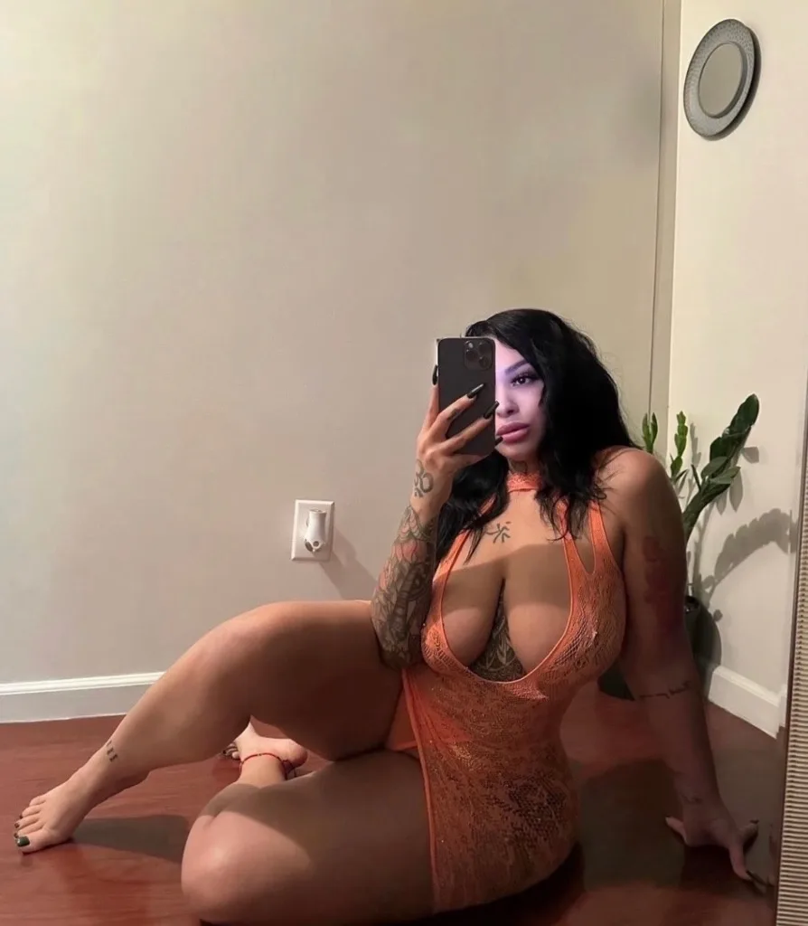 Smoking HOT Curvy Big Booty Exotic HottieFilipino & Spanish MIXx - Photo 2 | Escort in Fresno