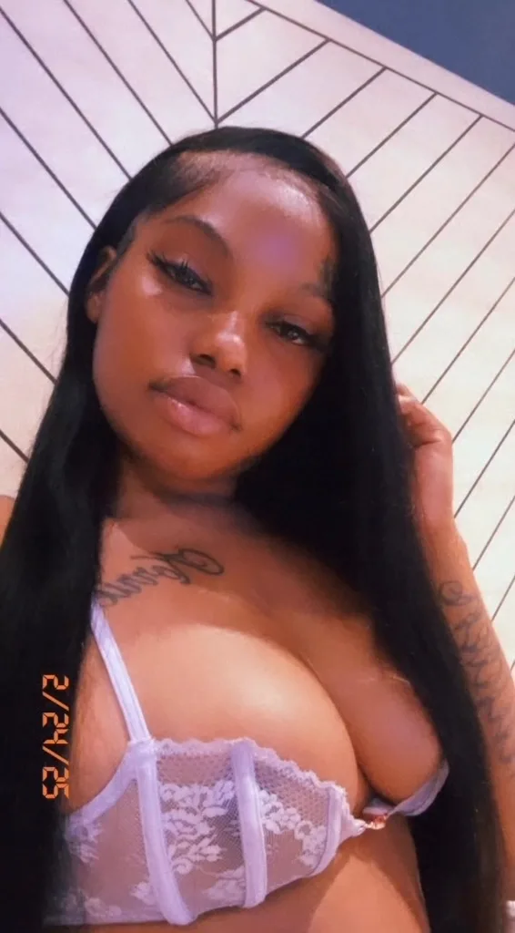 Available For meetups😻👅 Outcalls Only✅📲
