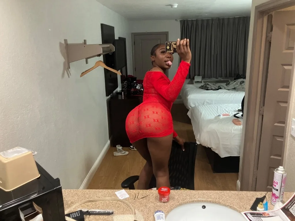 Available for Car Dates &amp; Outcalls🥂💦