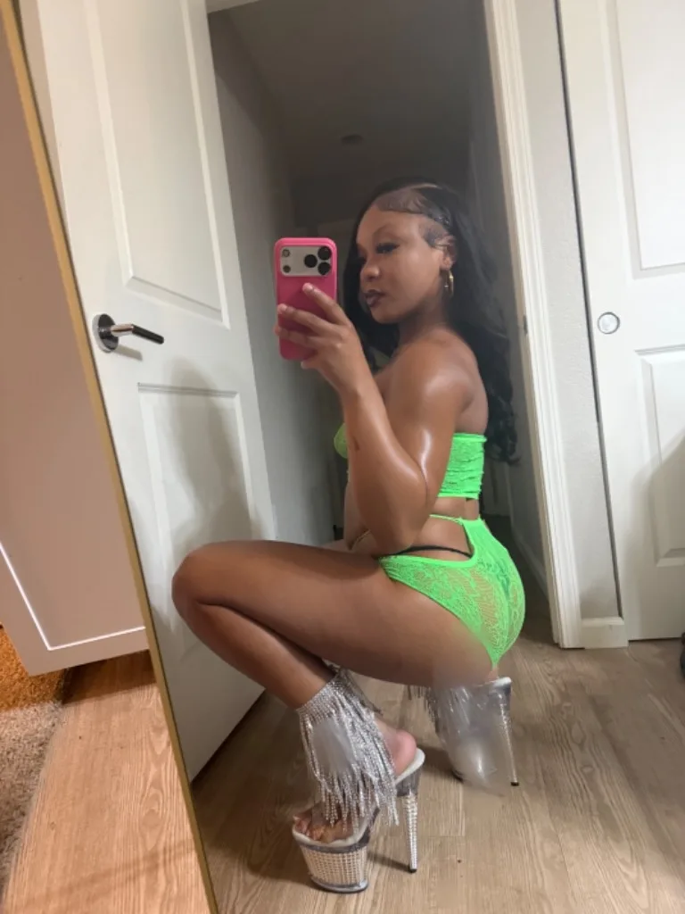 Don't Just Look, Cum Stop By 🤭 - Photo 4 | Escort in Sacramento