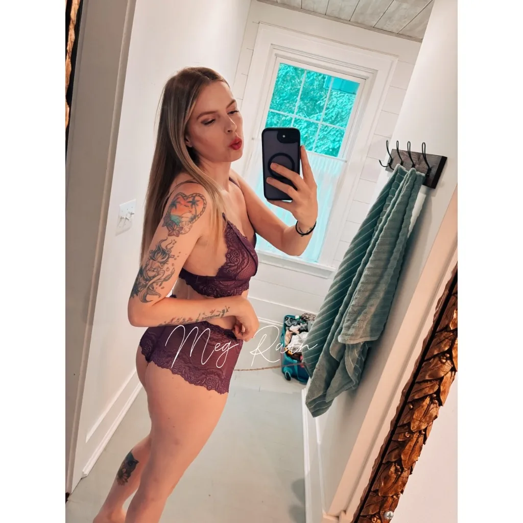 OUTCALL ONLY tall slim babe, with legs for days - Photo 3 | Escort in OUTCALL ONLY