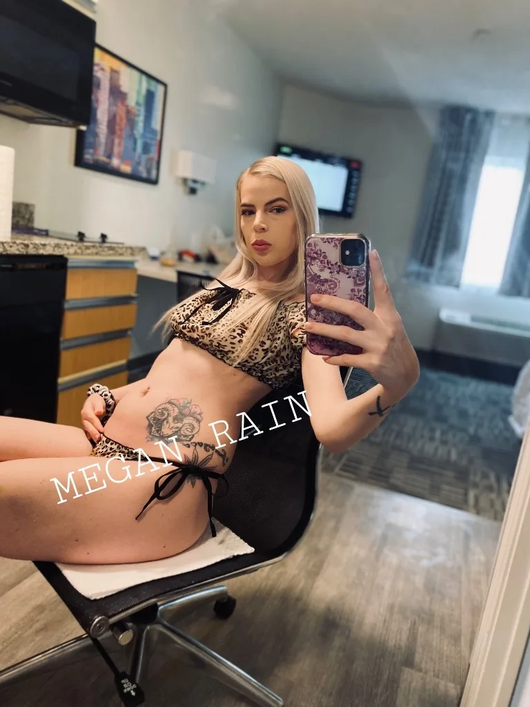 OUTCALL ONLY tall slim babe, with legs for days - Photo 5 | Escort in OUTCALL ONLY