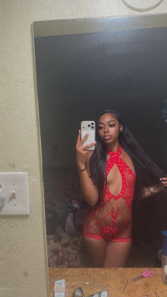 TIGHT &amp; READY 4 YOU BABY😋😌