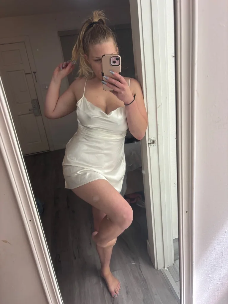 Looking for your favorite blonde daydream ✨ Nadia is the perfect blend of sweet 💋 and sinful 😈