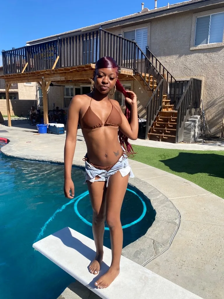 COME FUCK THIS WET ASS PUSSY 💦🍑
