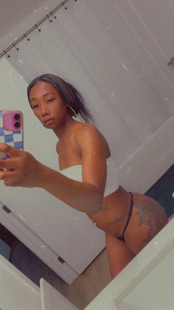 Sexy Neveah 🤍 - Photo 8 | Escort in Los Angeles