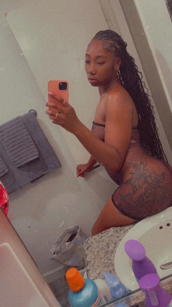 Sexy Neveah 🤍 - Photo 4 | Escort in Los Angeles
