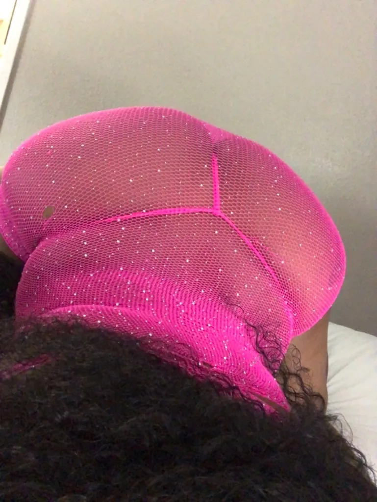 Curvy treat here to serve you 🫦💕 incalls/out calls available 📍🚘
