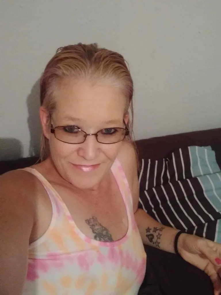Sassy Sexy 46 year mom And lots of fun I'M SHORT.SWEET &amp; LOOKING TO PLEASE YOU