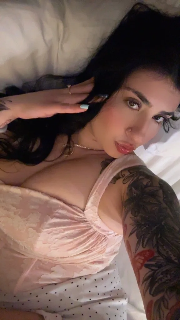HIGH END CLASSY AND CURVY LATIN