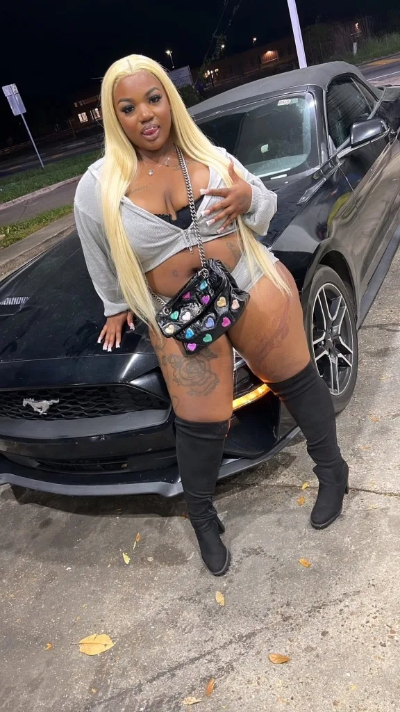 TRICK FOR ME DADDY🤑💰 IM THE TREAT💦🍭