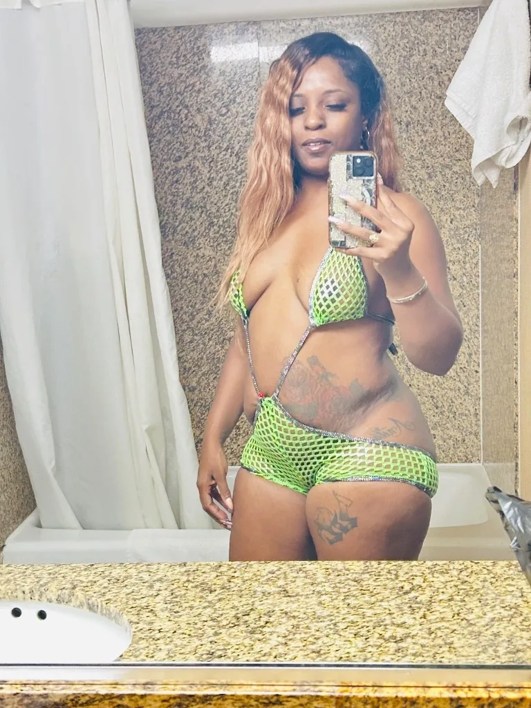 💦Daddys Favorite 🍦Cum Freak Big Booty Sloppy Toppy 💕 incall Content/Facetime shows 💦