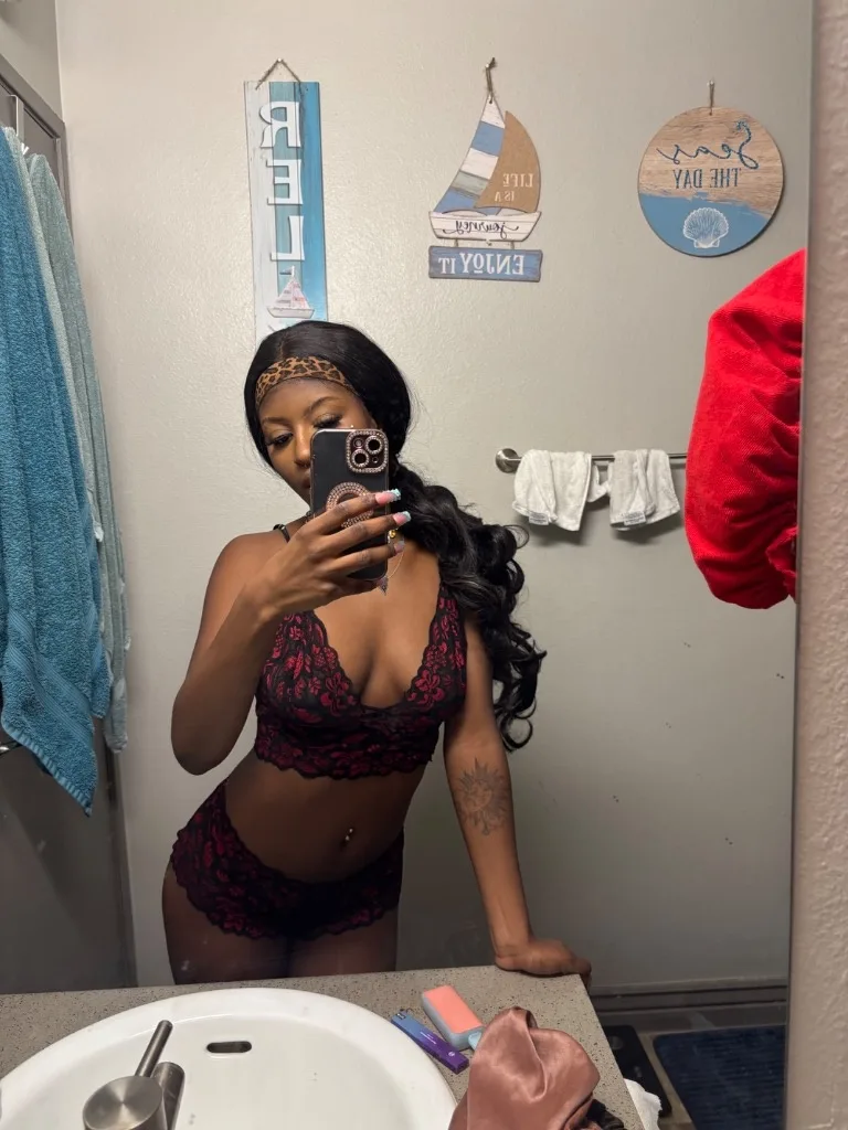 Im VenomVixen your biggest fantasy sweetness with a sting, and Dangerously tempting 😈 one bite and you're hooked