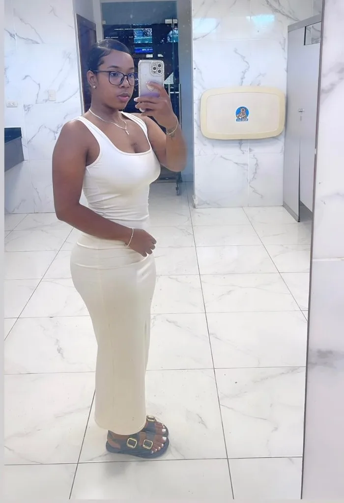 latina , encantadora lista para consentirte
