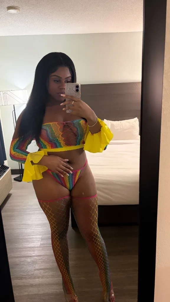BACK IN TOWN🎥 🍑CUM SEE ME DADDY!