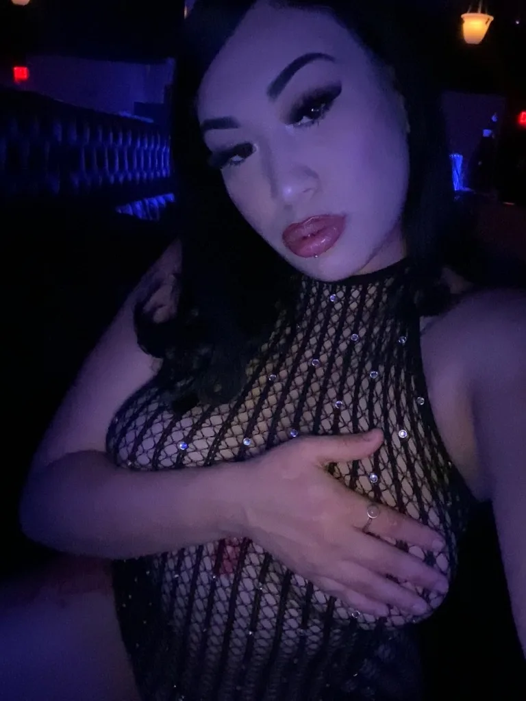 5'2 🤭 - Photo 4 | Escort in San Jose