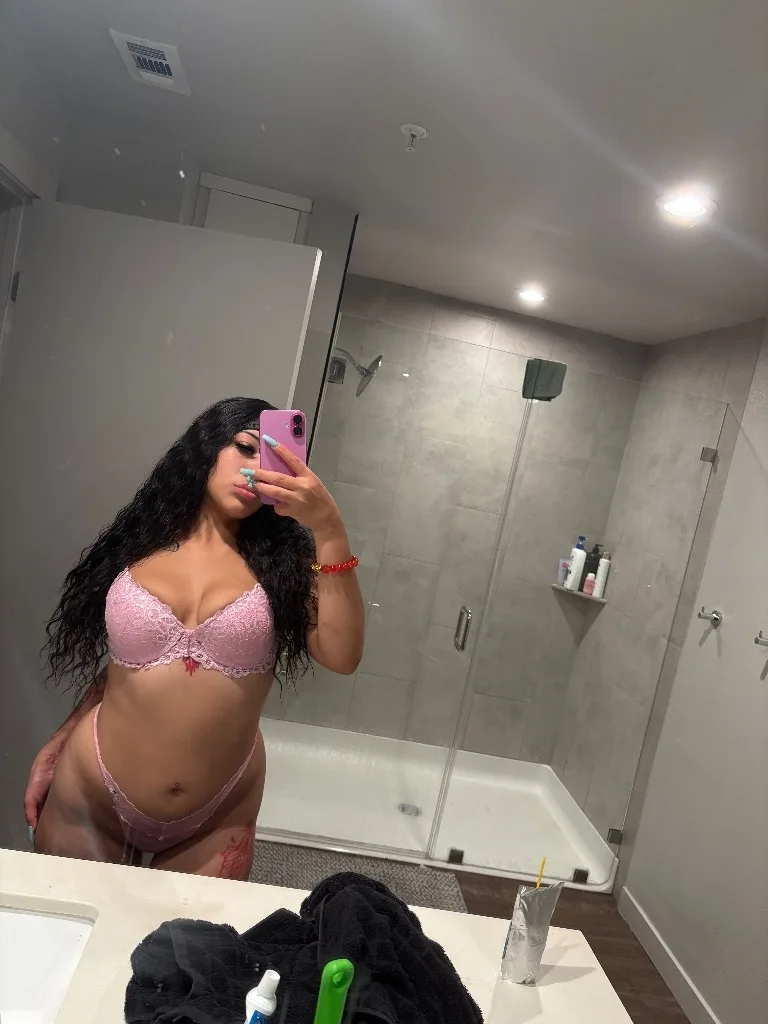 5'2 🤭 - Photo 2 | Escort in San Jose